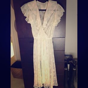 Vintage dressing at its prettiest! Gorgeous!